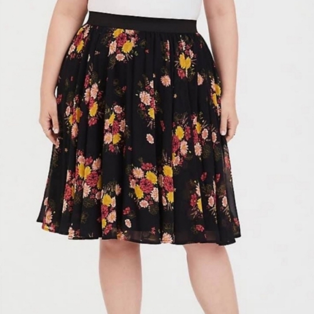 TORRID | Black Floral Midi Flowy Skirt | Size 00/ 0